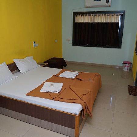 Hotel Umesh Daman Exterior foto