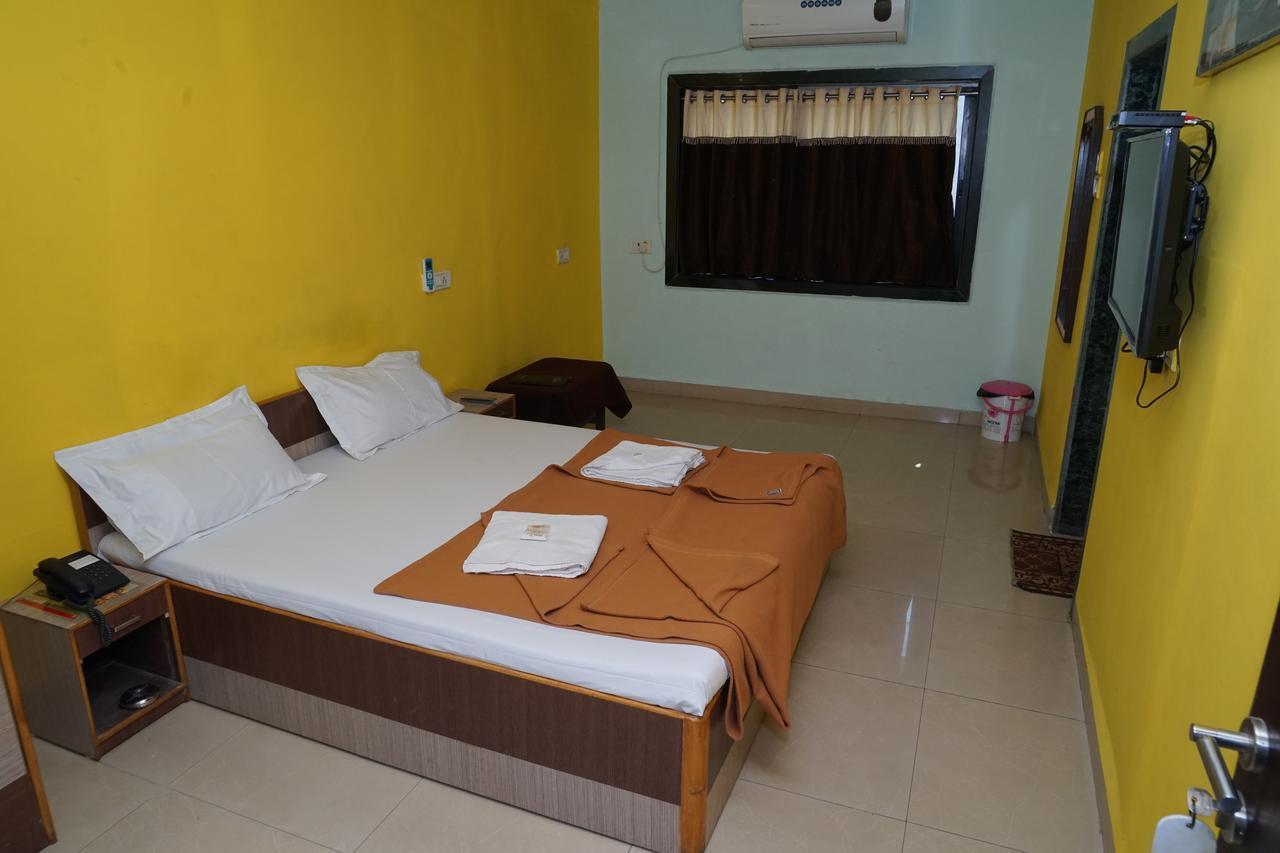 Hotel Umesh Daman Exterior foto