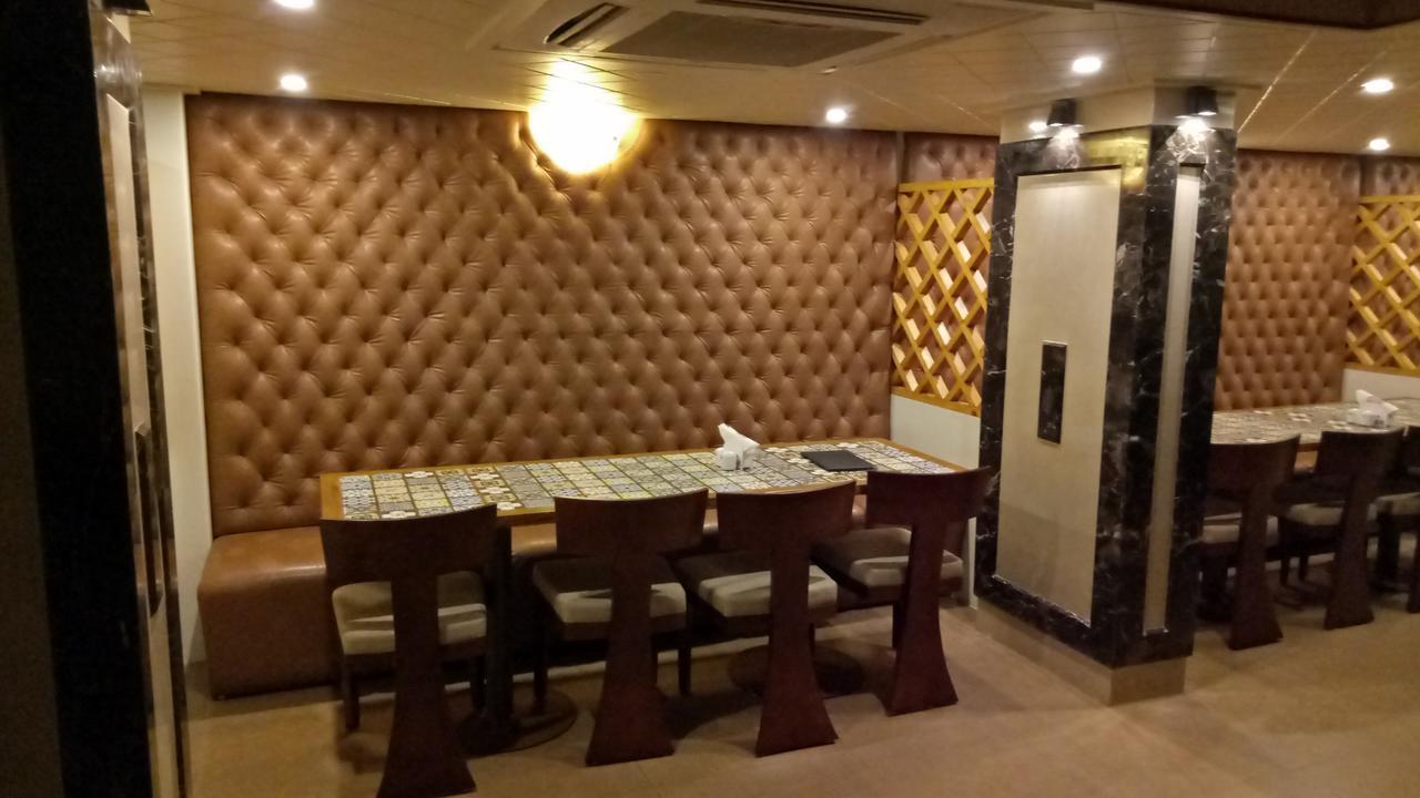 Hotel Umesh Daman Exterior foto