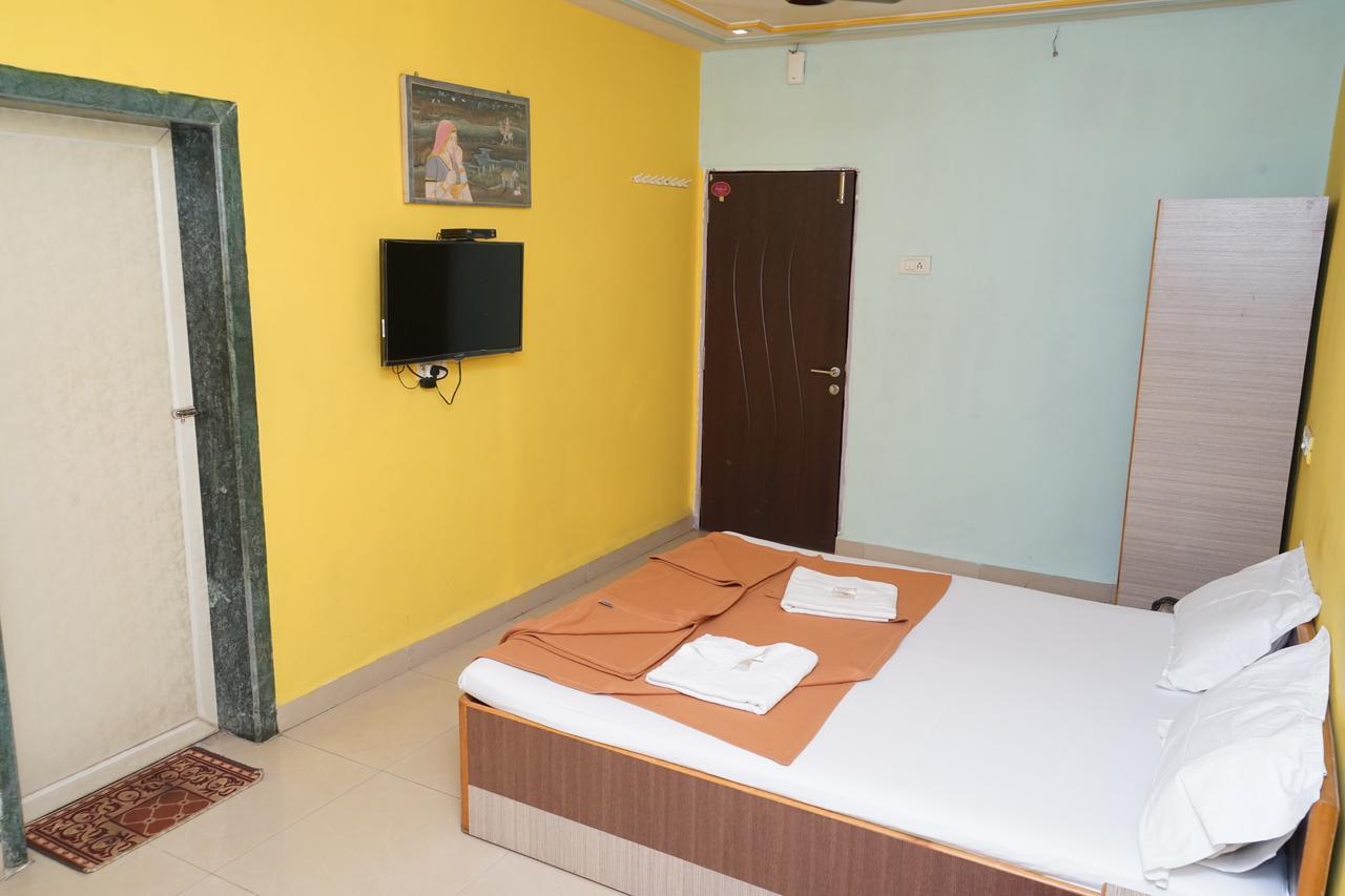 Hotel Umesh Daman Exterior foto