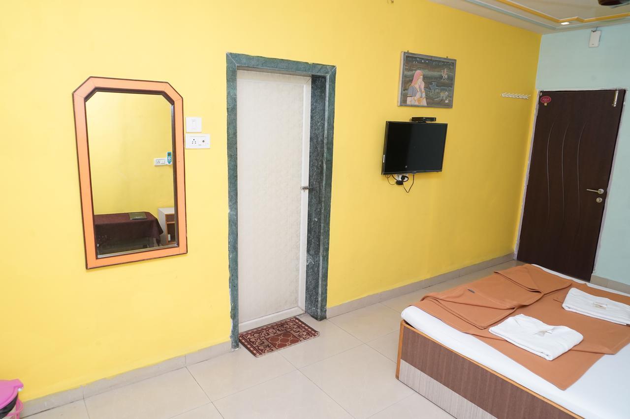 Hotel Umesh Daman Exterior foto