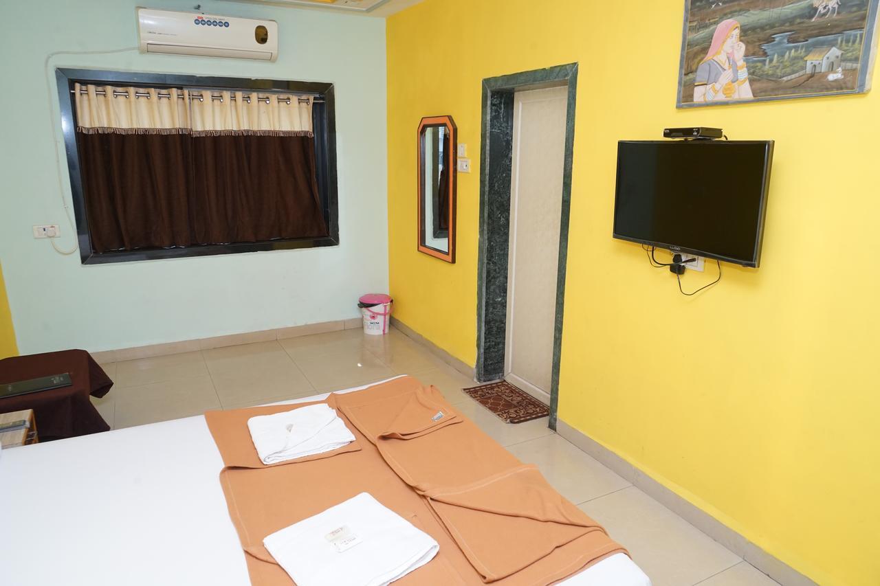 Hotel Umesh Daman Exterior foto