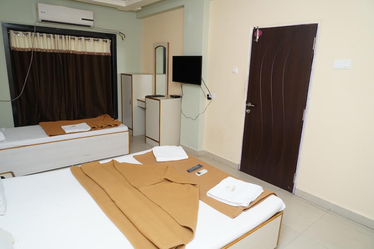 Hotel Umesh Daman Exterior foto