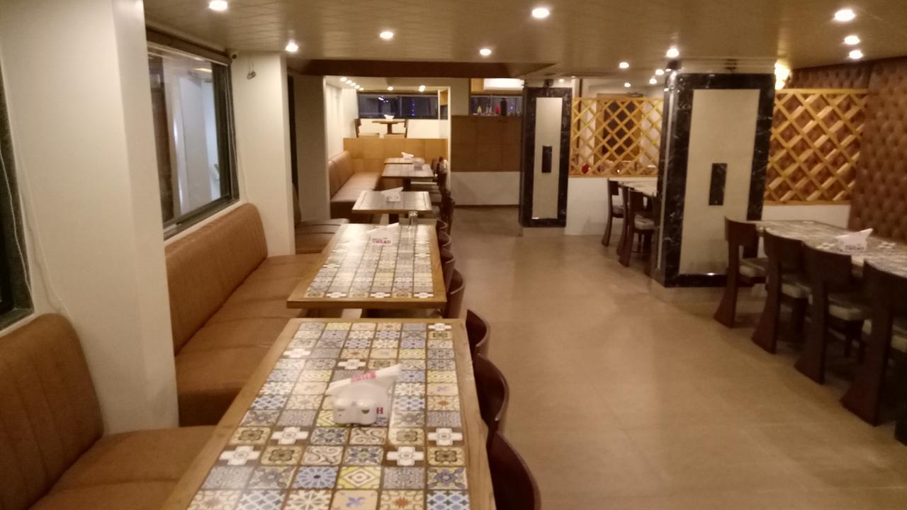 Hotel Umesh Daman Exterior foto