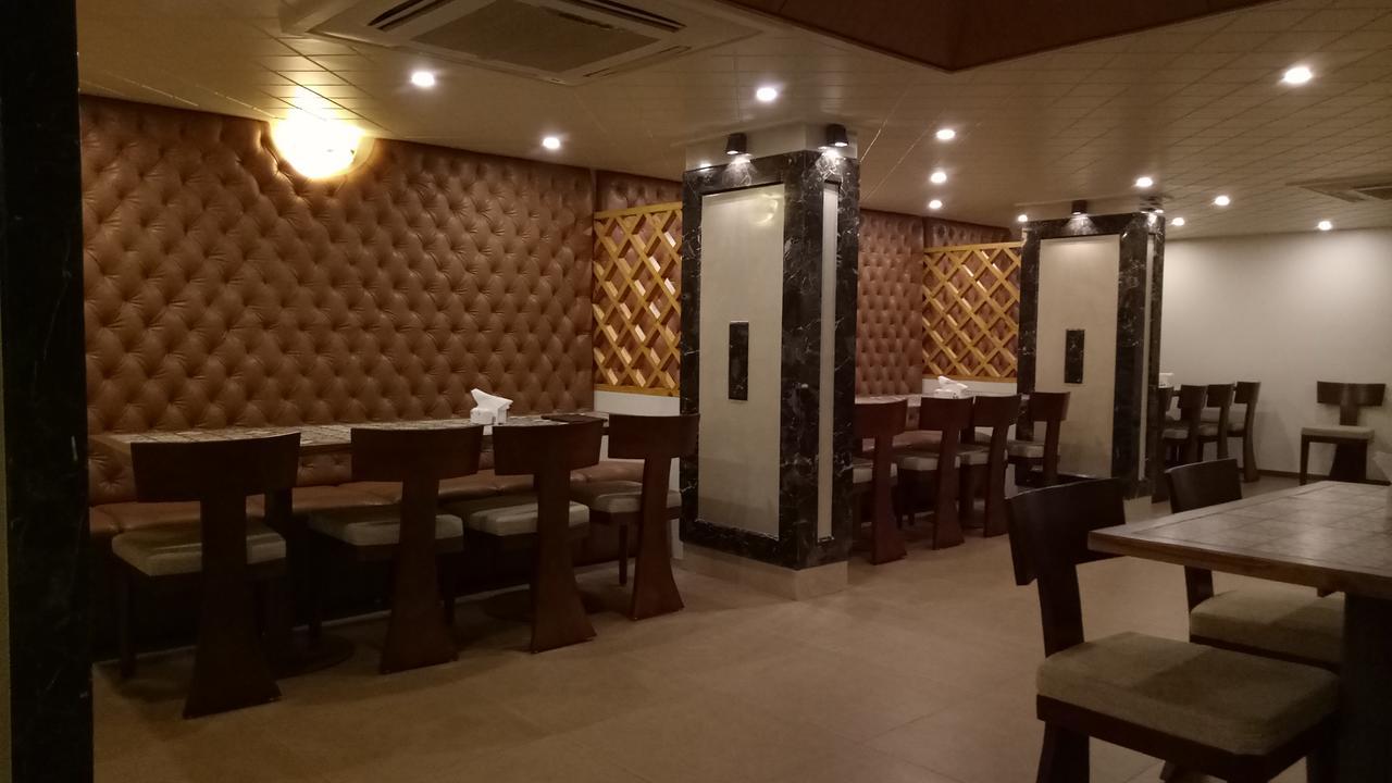 Hotel Umesh Daman Exterior foto