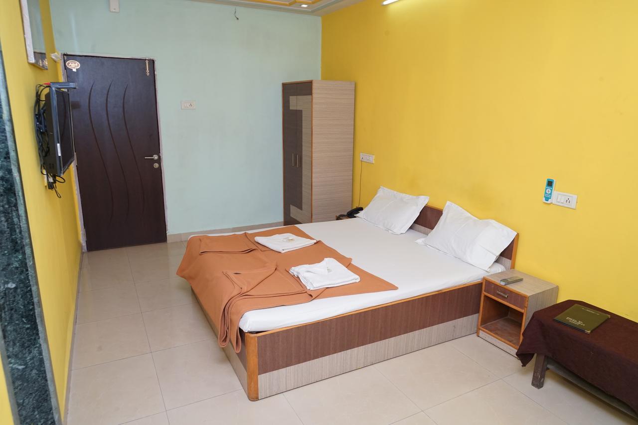 Hotel Umesh Daman Exterior foto